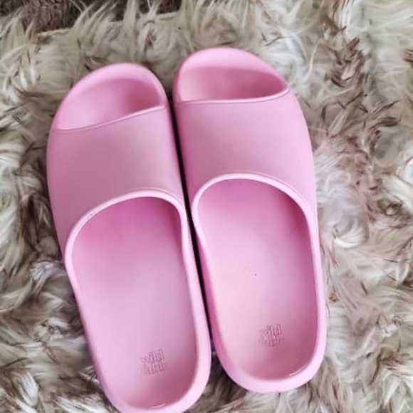Hot Pink Thick Platform Cloud Slides Pillow Flip-Flop Slippers. Non Slip 🌴 - Picture 5 of 5